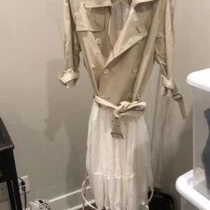 Trench and jersey. Dress